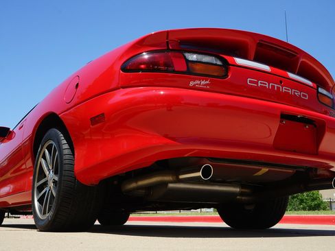 Used 2002 Chevrolet Camaro Z28 w/ SS Performance/Appearance Pkg RWD image 10