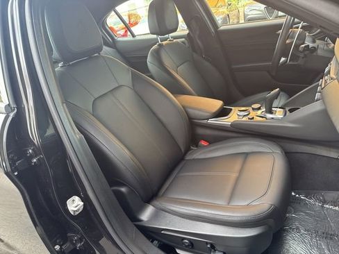 Used 2025 Alfa Romeo Giulia image 19
