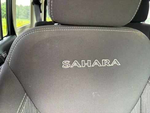 Used 2017 Jeep Wrangler Unlimited Sahara AWD/4WD image 29