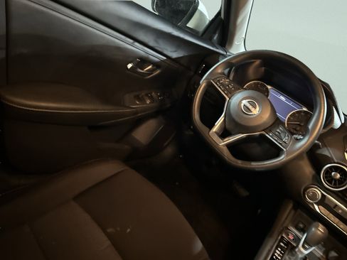 Used 2024 Nissan Sentra SV image 33