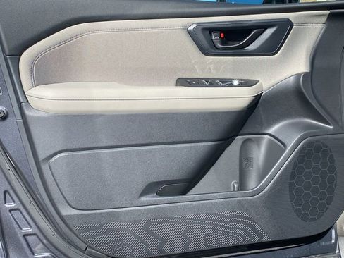 Used 2025 Subaru Forester Premium image 17