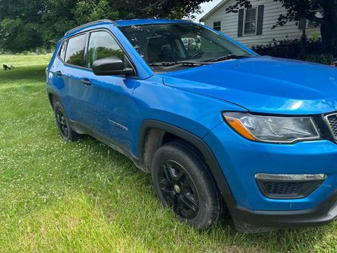 Used 2018 Jeep Compass Sport w/ Cold Weather Group AWD/4WD image 2