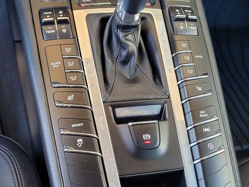 Used 2018 Porsche Macan AWD/4WD image 25