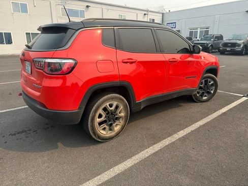 Used 2018 Jeep Compass Trailhawk w/ Leather Interior Group AWD/4WD image 3