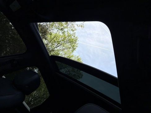 Used 2025 Porsche Cayenne image 25