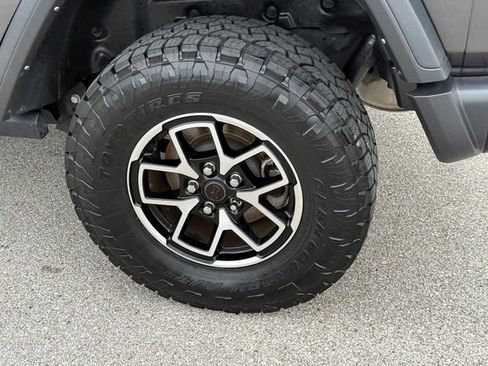 Used 2024 Jeep Wrangler Unlimited Rubicon AWD/4WD image 9