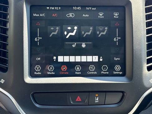 Used 2022 Jeep Cherokee Latitude Lux w/ Sun & Sound Group AWD/4WD image 32