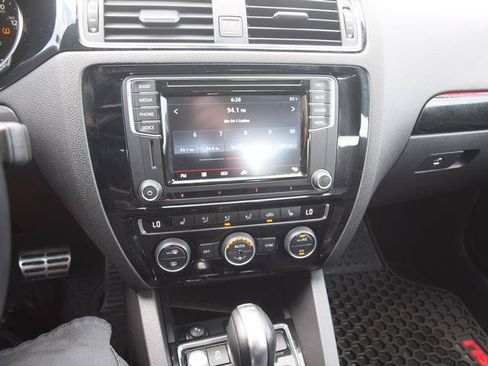 Used 2016 Volkswagen Jetta GLI SE FWD image 10