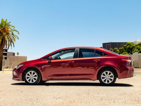 Used 2025 Toyota Corolla LE FWD image 2