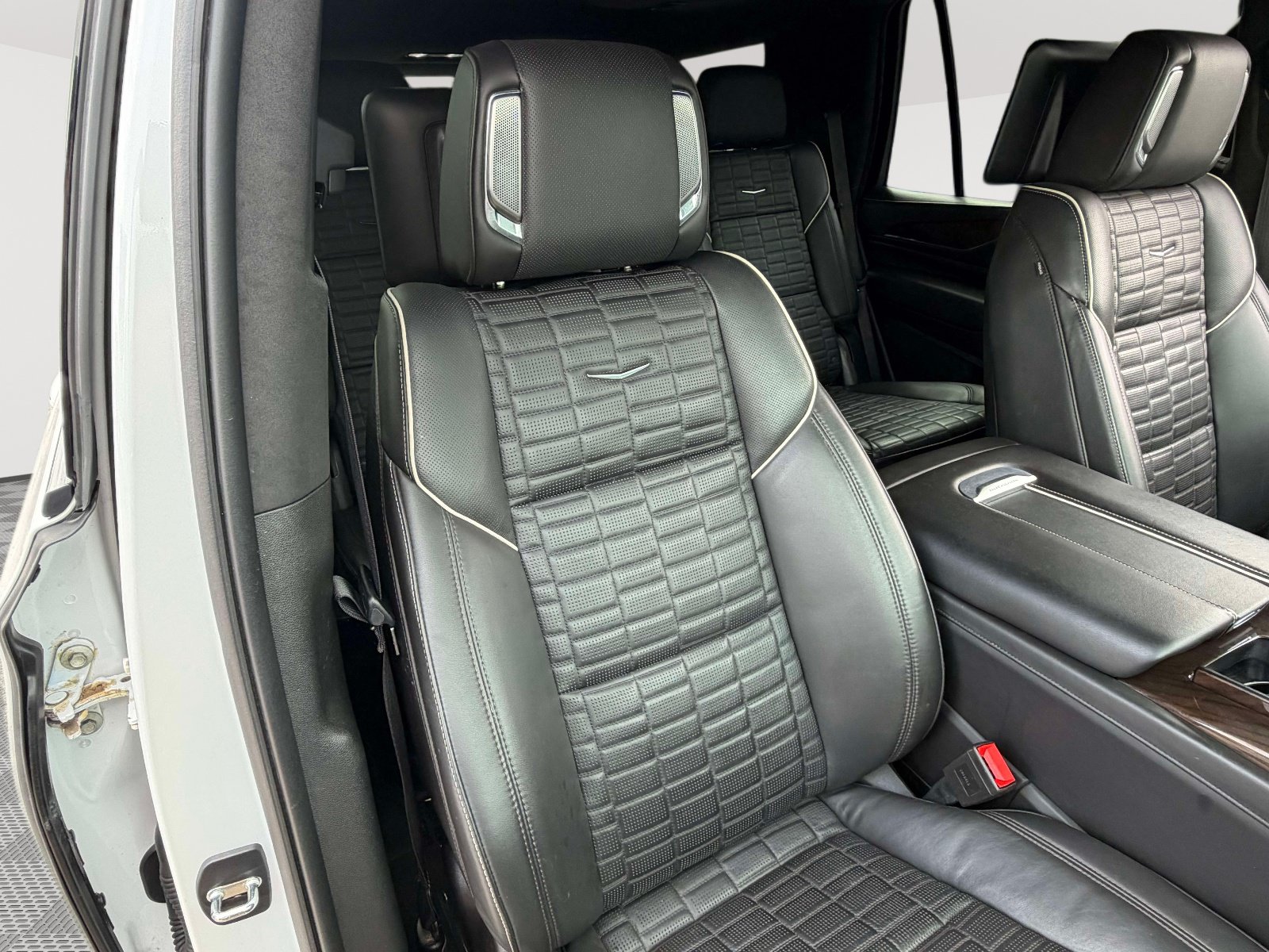 Used 2023 Cadillac Escalade Sport Platinum w/ LPO, ONYX Package AWD/4WD image 29