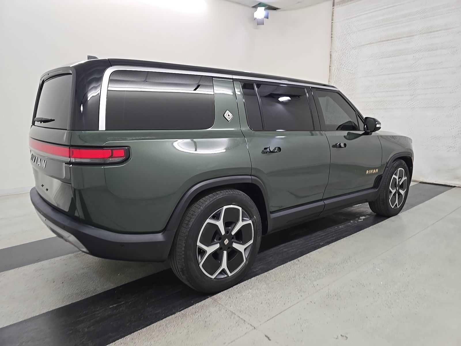 Used 2024 Rivian R1S Adventure Quad AWD/4WD image 5