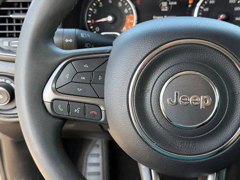 Used 2022 Jeep Renegade Latitude AWD/4WD image 15
