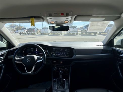 Used 2023 Volkswagen Jetta SE image 14