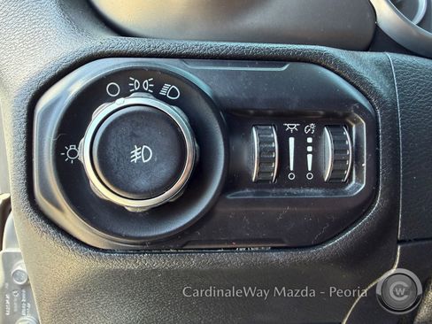 Used 2018 Jeep Wrangler Unlimited Sport AWD/4WD image 22