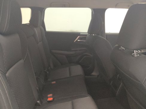 Used 2023 Mitsubishi Outlander ES FWD image 19