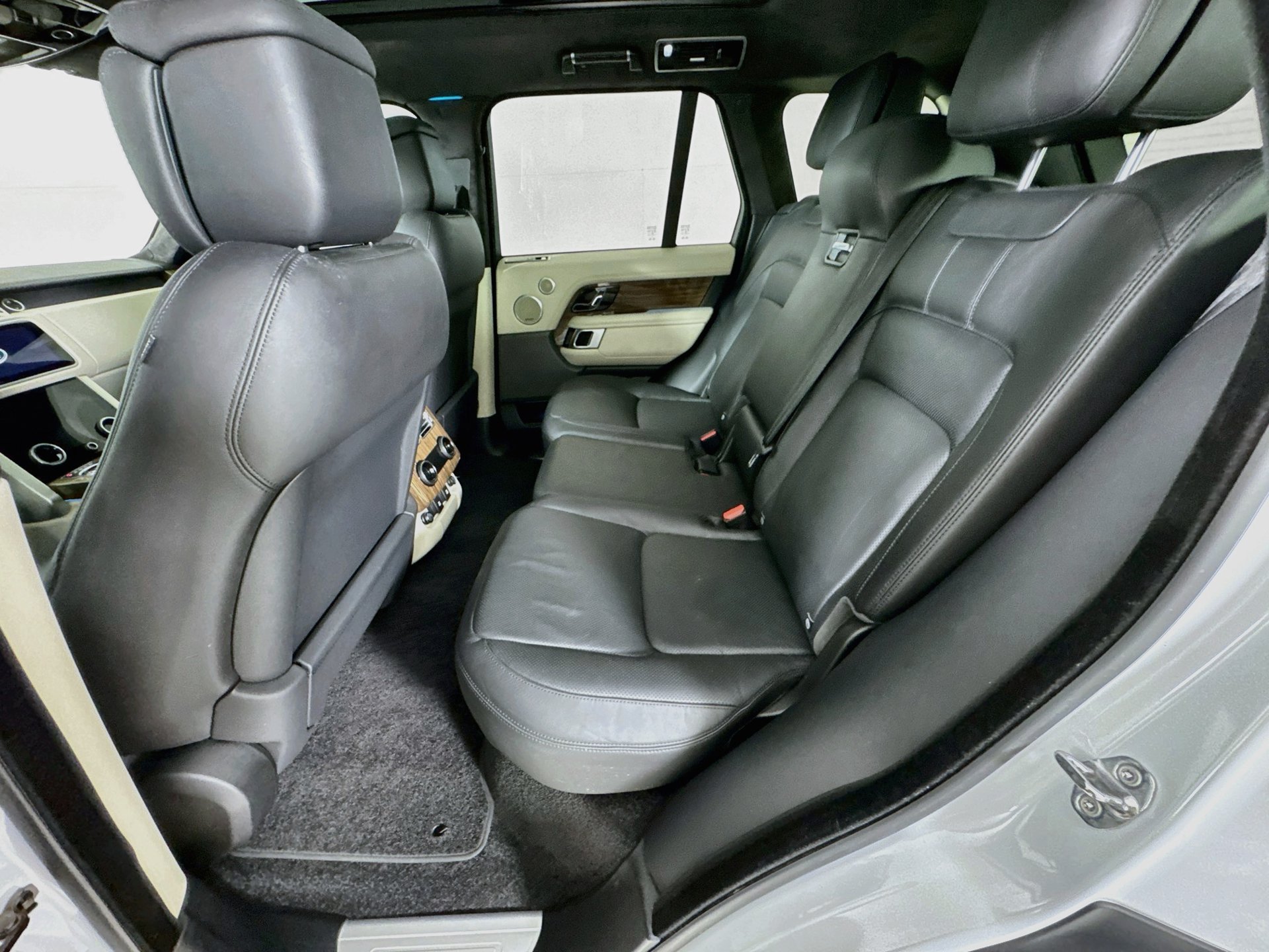 Used 2019 Land Rover Range Rover Supercharged AWD/4WD image 27