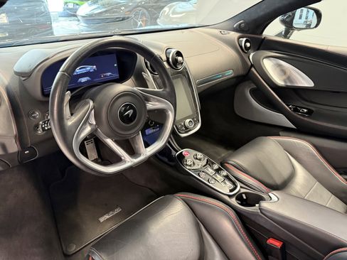 Used 2022 McLaren GT RWD image 9