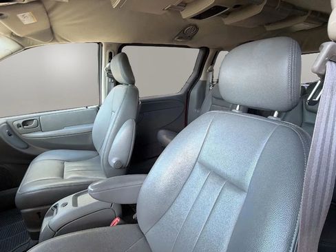 Used 2005 Chrysler Town & Country Touring w/ Luxury Group image 35