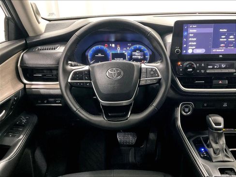 Used 2025 Toyota Grand Highlander FWD image 18