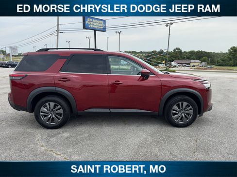 Used 2024 Nissan Pathfinder SV FWD image 7