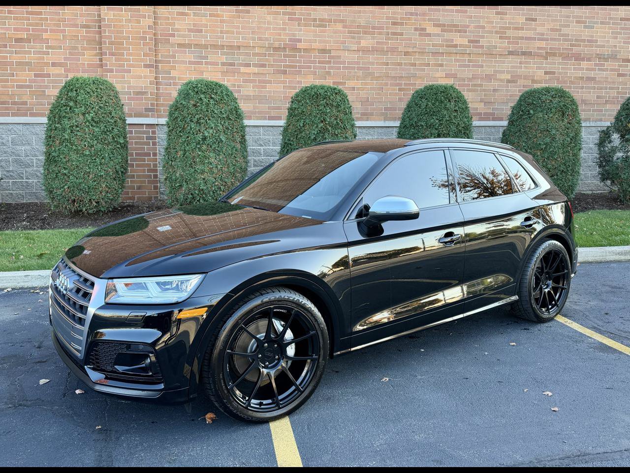 Used 2020 Audi SQ5 Premium Plus w/ Premium Plus Package AWD/4WD image 1