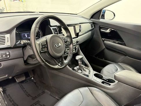 Used 2019 Kia Niro Touring FWD image 12