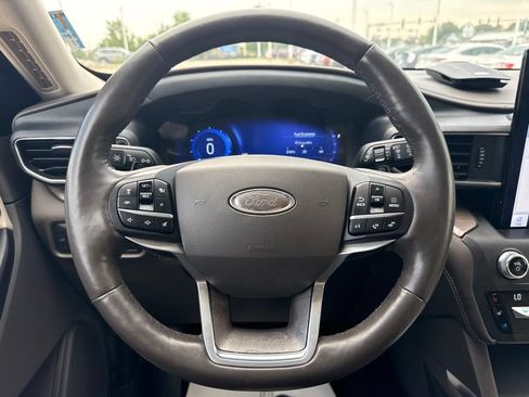 Used 2020 Ford Explorer Platinum w/ Premium Technology Package AWD/4WD image 11