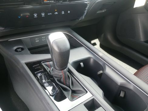 New 2026 Nissan Sentra SR w/ Floor Mat Package FWD image 19