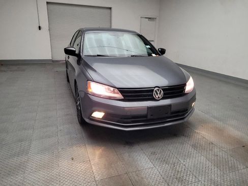 Used 2016 Volkswagen Jetta Sport image 14