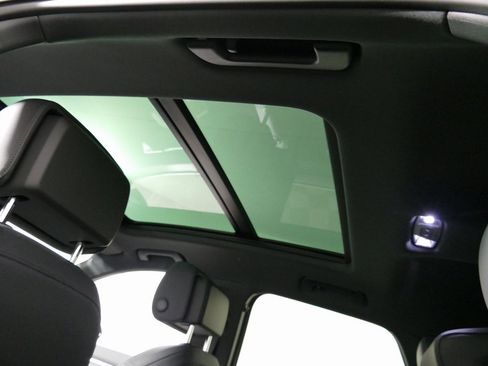 Certified 2025 Audi Q3 2.0T Premium Plus w/ Premium Plus Package image 24