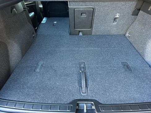 Used 2021 Volvo XC40 T5 Momentum w/ Premium Package image 18