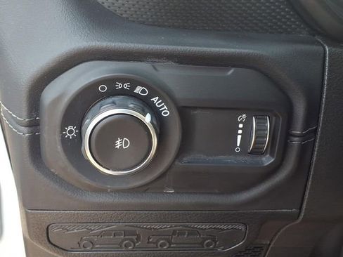 Used 2024 Jeep Wrangler Unlimited Rubicon image 16