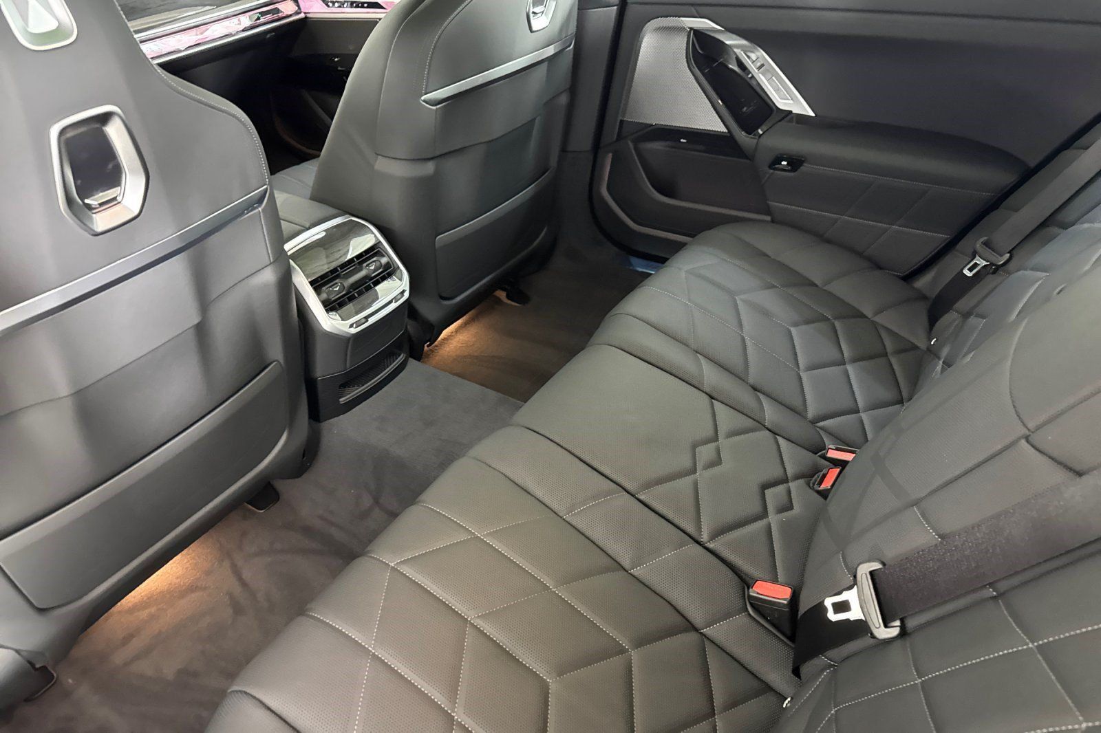 Used 2026 BMW i7 eDrive50 w/ M Sport Package RWD image 26
