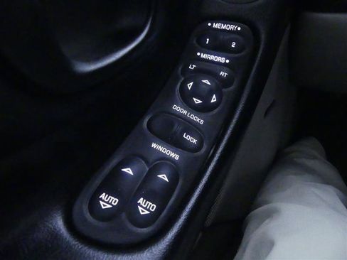 Used 1999 Chevrolet Corvette Coupe w/ Memory Pkg RWD image 18