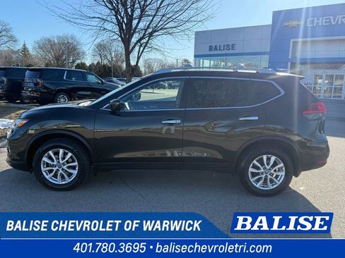 Used 2017 Nissan Rogue SV image 1