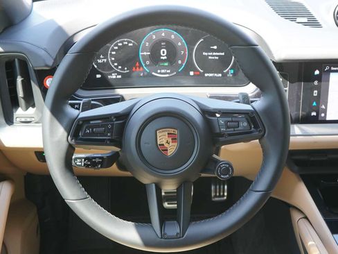 Used 2025 Porsche Cayenne S AWD/4WD image 23