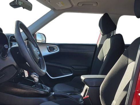 Used 2023 Kia Soul LX w/ LX Technology Package image 10