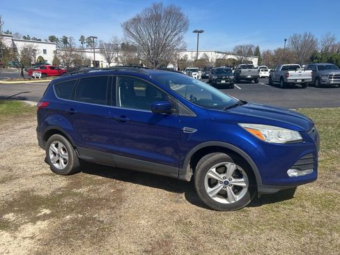 Used 2015 Ford Escape SE w/ Equipment Group 201A image 1