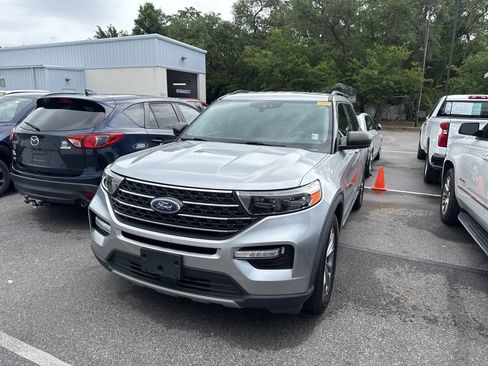 Used 2020 Ford Explorer XLT w/ Equipment Group 202A RWD image 1