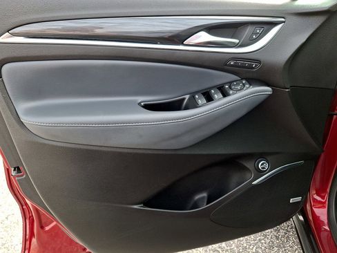 Used 2024 Buick Enclave Premium image 12