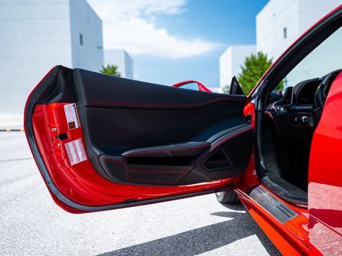 Used 2014 Ferrari 458 Italia Coupe RWD image 21