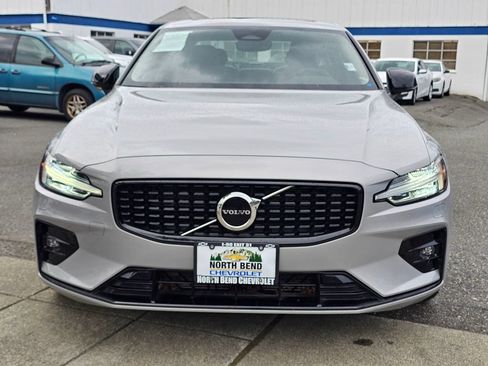 Used 2025 Volvo S60 B5 Core AWD/4WD image 2