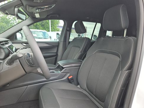 Used 2024 Jeep Grand Cherokee Laredo RWD image 13