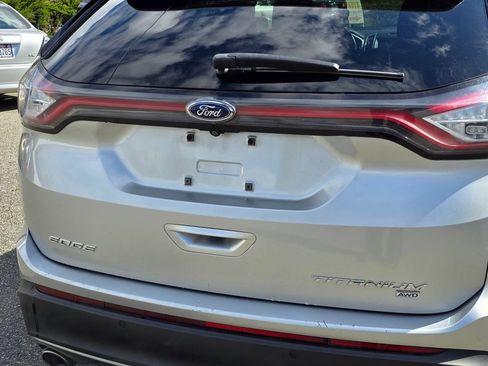 Used 2016 Ford Edge Titanium w/ Technology Package AWD/4WD image 16