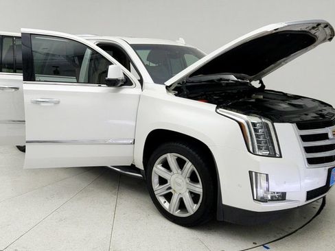 Used 2018 Cadillac Escalade ESV Luxury RWD image 10