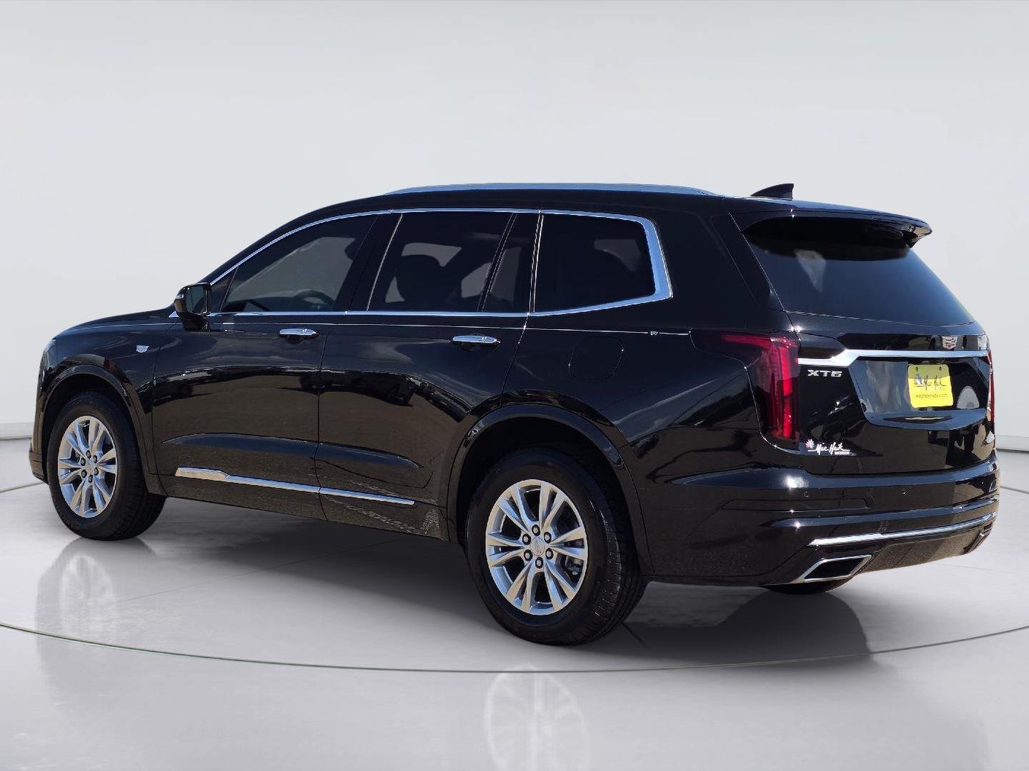Used 2024 Cadillac XT6 Luxury w/ LPO, Floor Liner Package FWD image 7