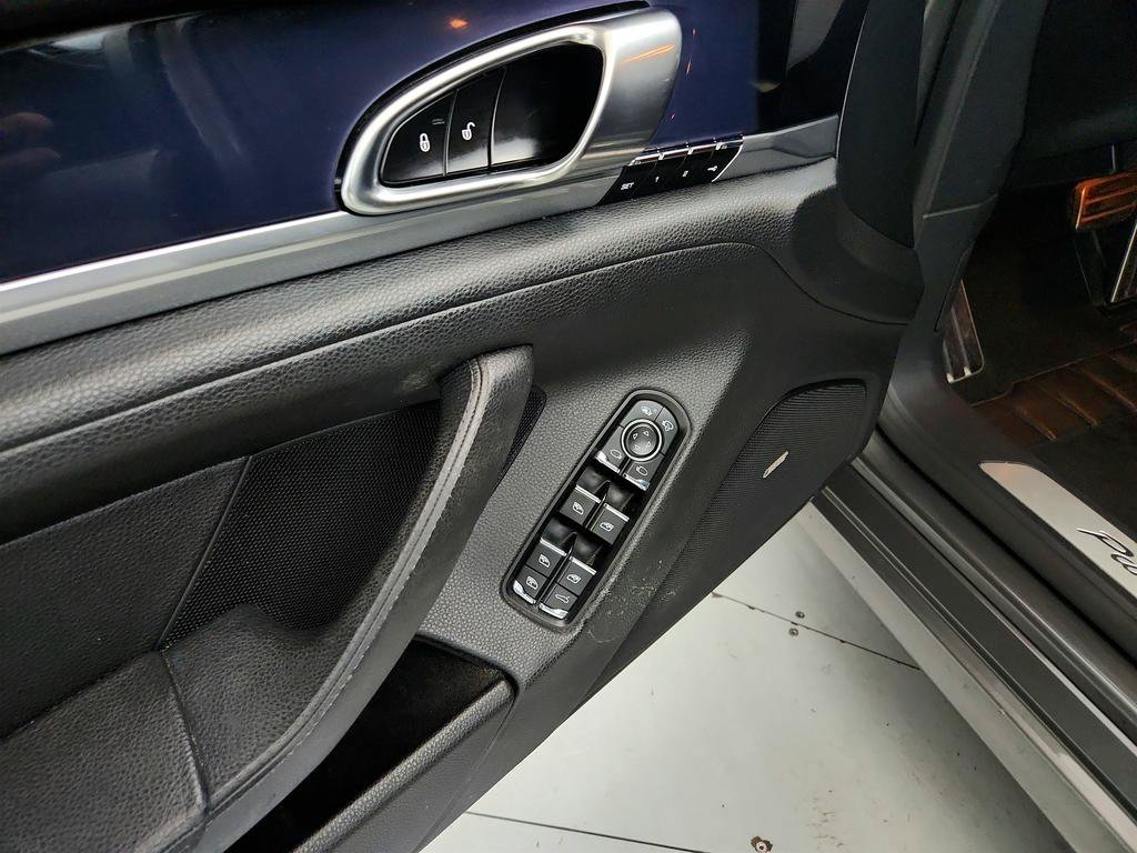 Used 2014 Porsche Panamera 4 AWD/4WD image 21