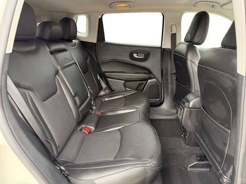 Used 2019 Jeep Compass Latitude FWD image 20