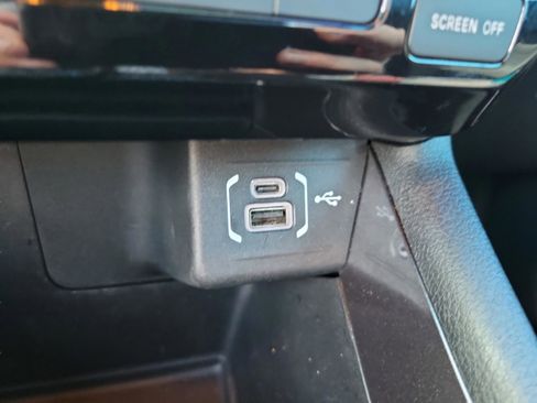 Used 2024 Jeep Compass Latitude image 21