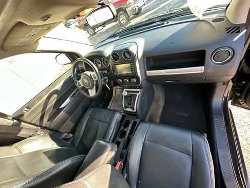 Used 2017 Jeep Compass High Altitude FWD image 12
